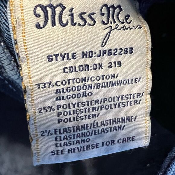 Miss me (NWOT) size 27 low-rise rhinestone embellished & rhinestone button - Picture 4 of 10